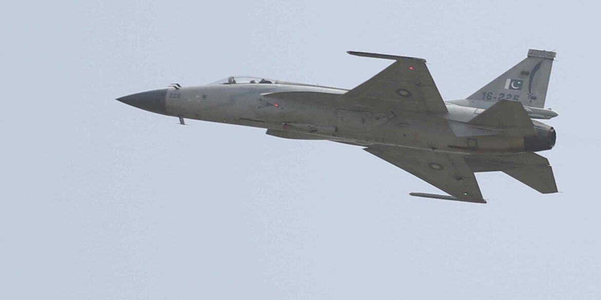 Jet Tempur Pakistan Dikerahkan ke Arab Saudi: Dilema Geopolitik