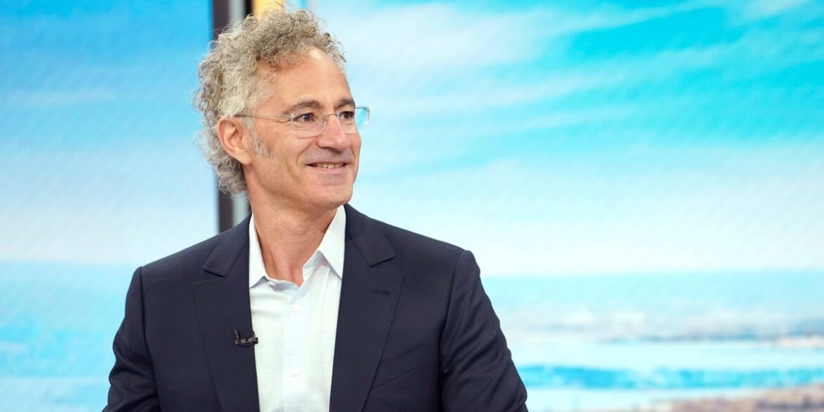 CEO Palantir: Tim Penjualan Kecil Tapi Hasil Maksimal